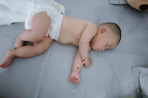 株洲宝宝老打喷嚏怎么办